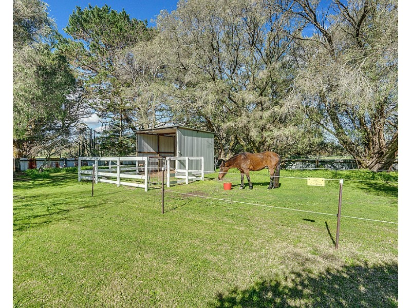 64 Espinos Road, Sabina River WA 6280