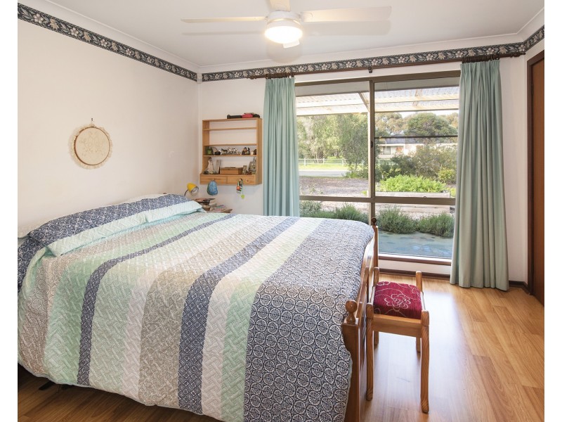 25 Kalgaritch Avenue, West Busselton WA 6280