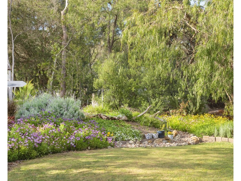 25 Kalgaritch Avenue, West Busselton WA 6280