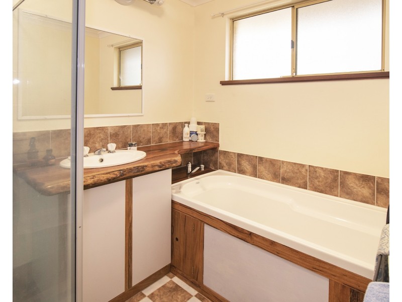 25 Kalgaritch Avenue, West Busselton WA 6280