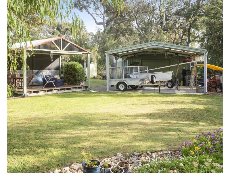 25 Kalgaritch Avenue, West Busselton WA 6280