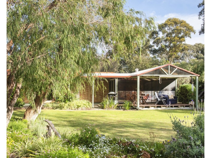 25 Kalgaritch Avenue, West Busselton WA 6280