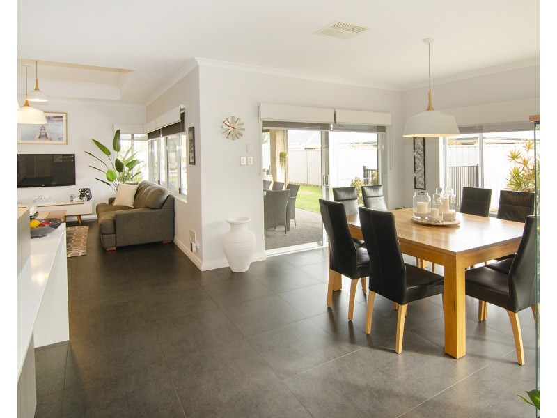 42 Bell Drive, Broadwater WA 6280