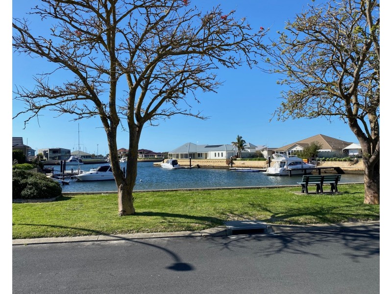 16 Lanyard Boulevard, Geographe WA 6280