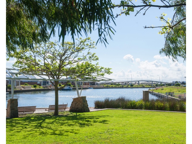 16 Lanyard Boulevard, Geographe WA 6280