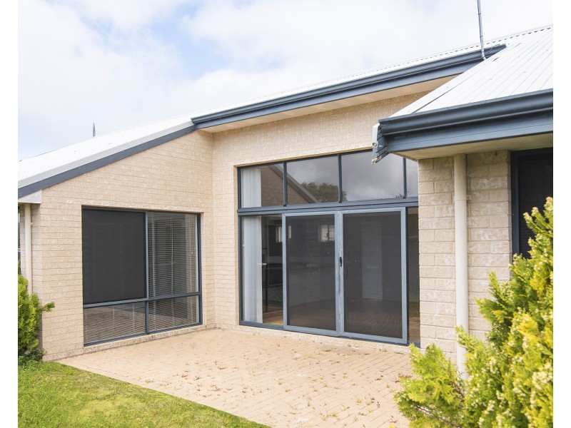 2 Woollybush Turn, Broadwater WA 6280