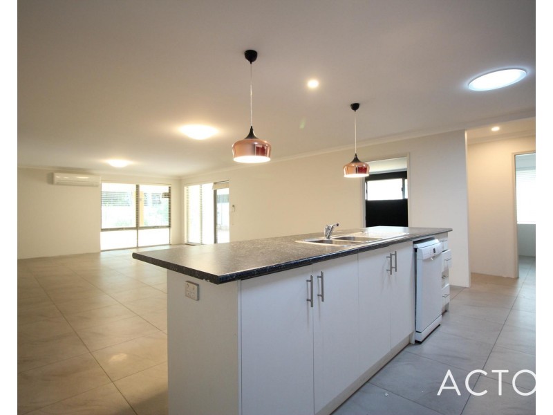 62 Santons Approach, Yalyalup WA 6280