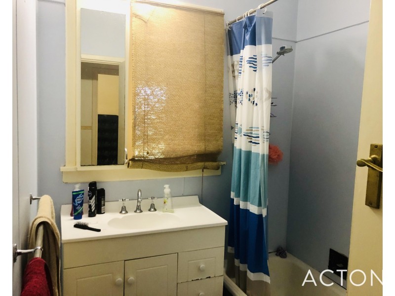 8 Hales Street, Carey Park WA 6230