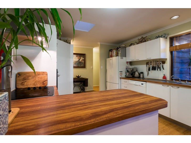 8 Suzen Court, Mooloolah Valley QLD 4553