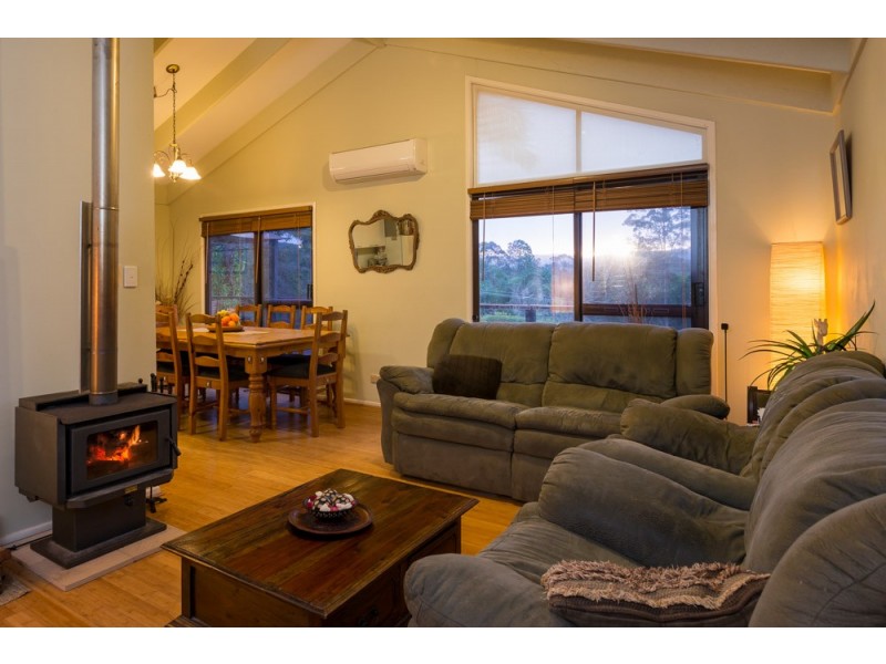 8 Suzen Court, Mooloolah Valley QLD 4553