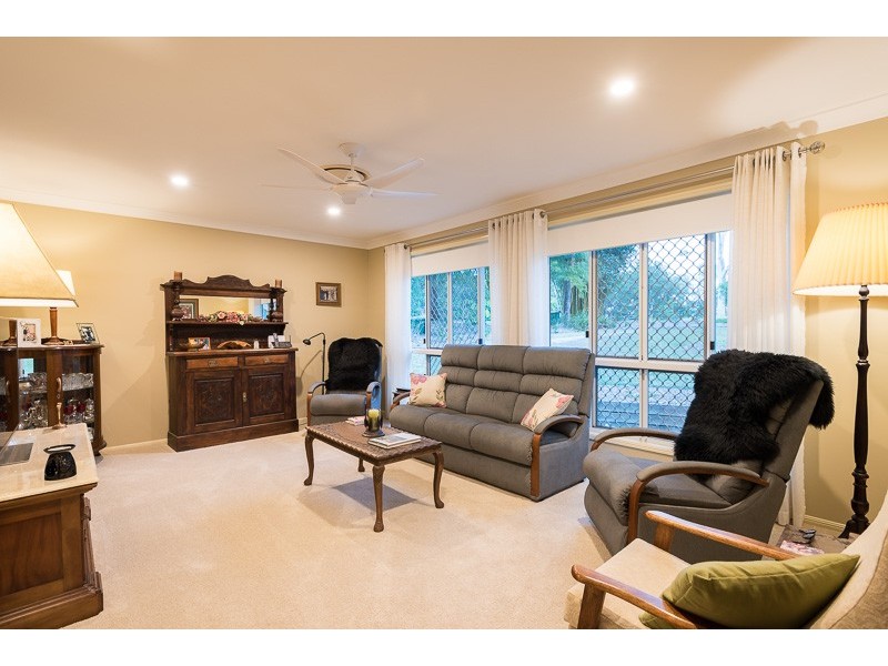 3 Upper Rosemount Road, Rosemount QLD 4560