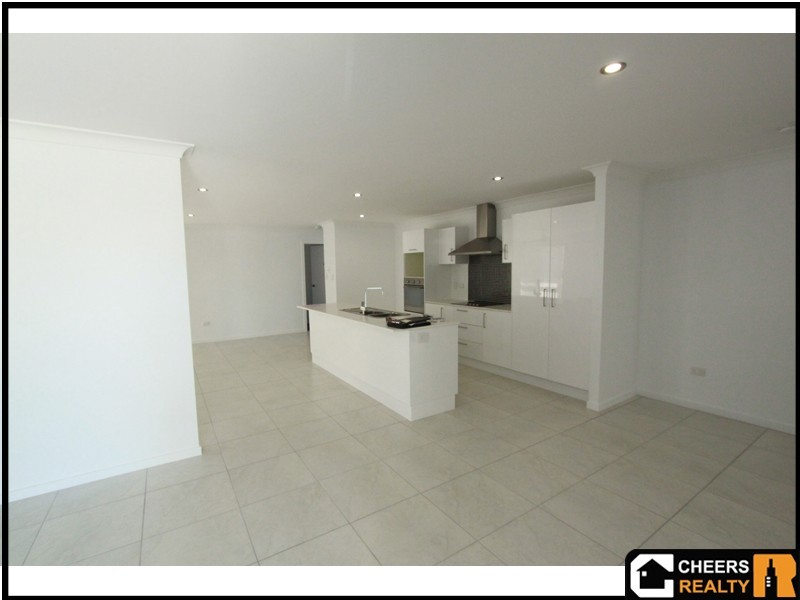 44 Daintree Blvd, New Auckland QLD 4680