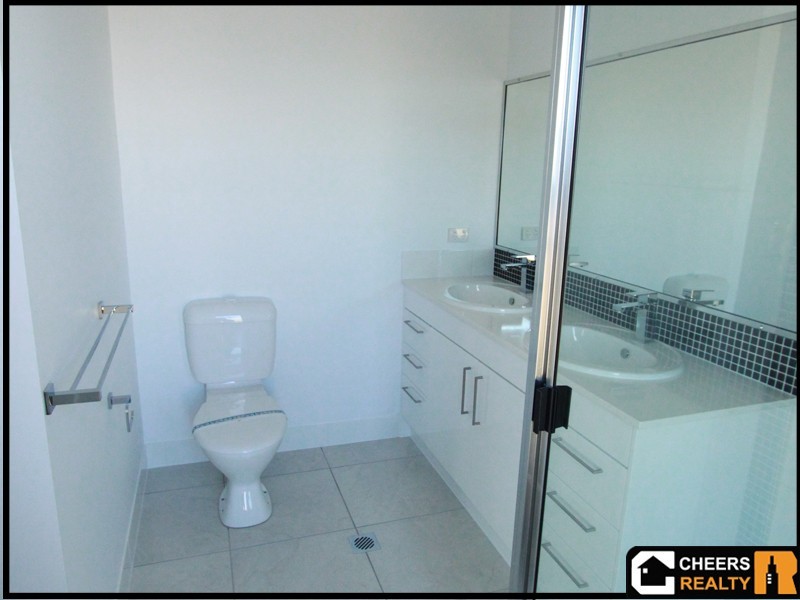 44 Daintree Blvd, New Auckland QLD 4680