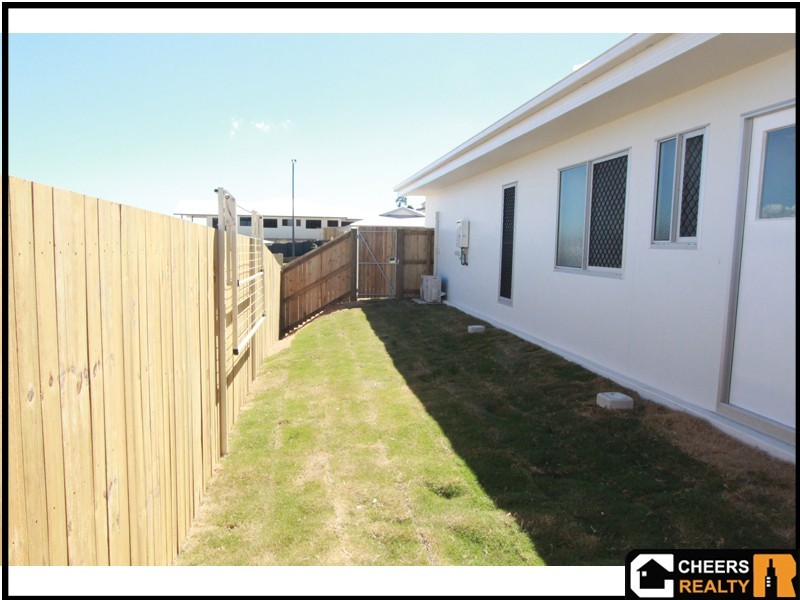 44 Daintree Blvd, New Auckland QLD 4680