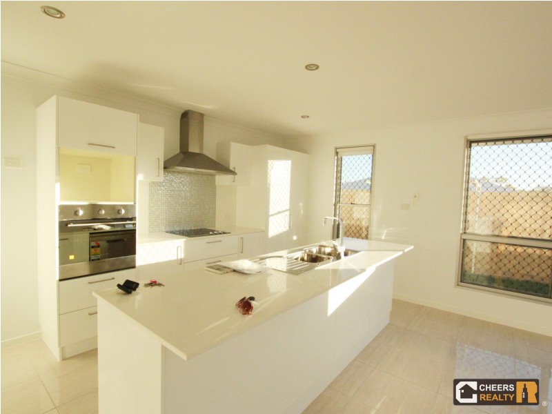 31 Boonderee Place, New Auckland QLD 4680