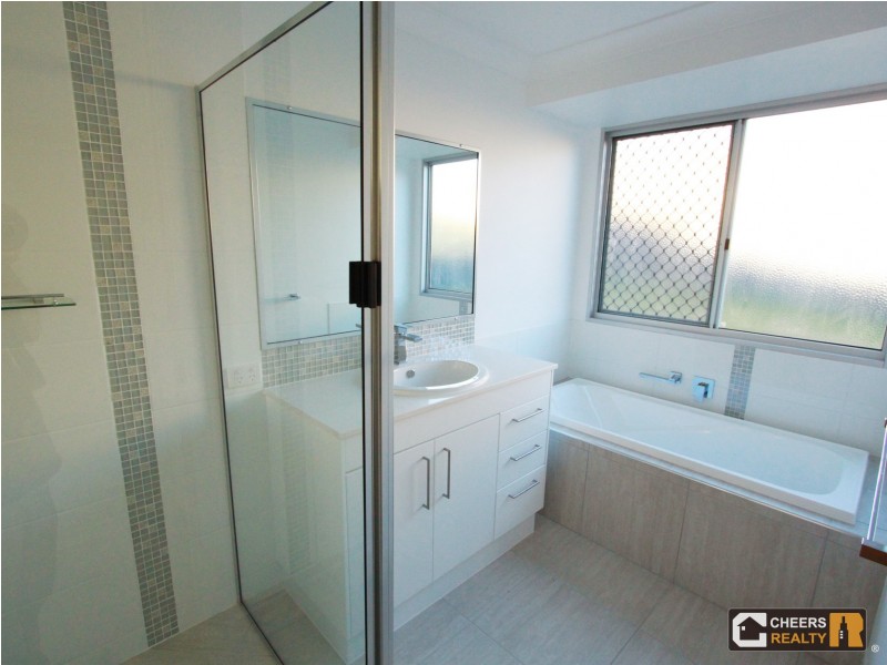 31 Boonderee Place, New Auckland QLD 4680