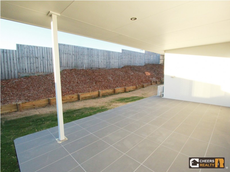 31 Boonderee Place, New Auckland QLD 4680