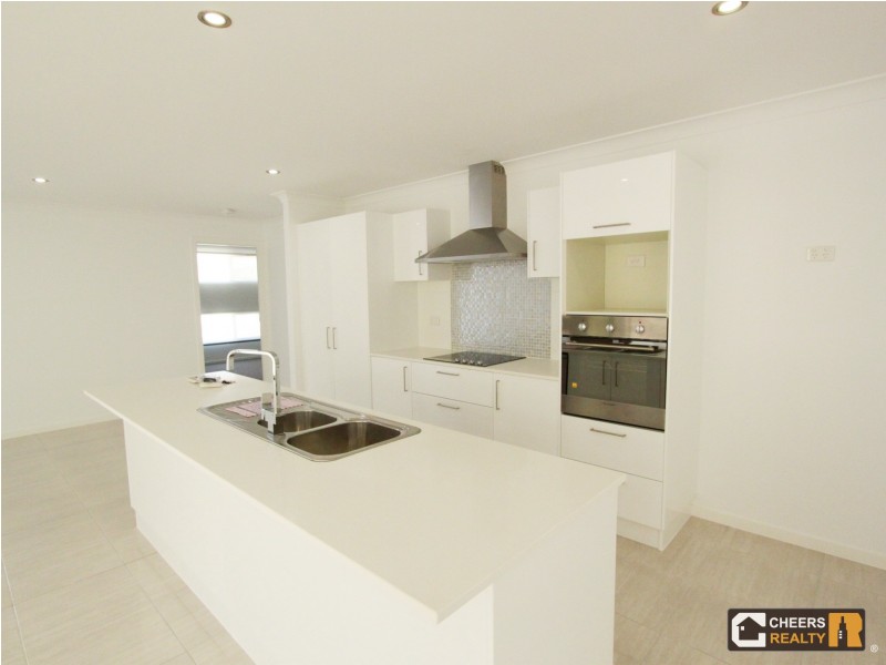 69 Daintree Blvd, New Auckland QLD 4680
