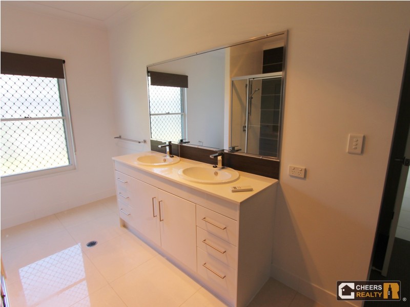 24 Bauhinia St, Boyne Island QLD 4680