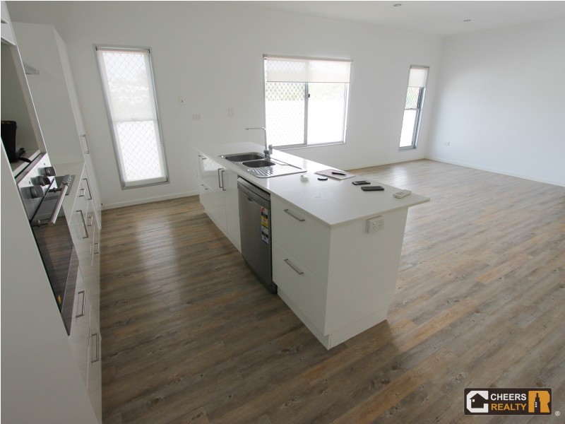 6 Carnarvon Parade, New Auckland QLD 4680