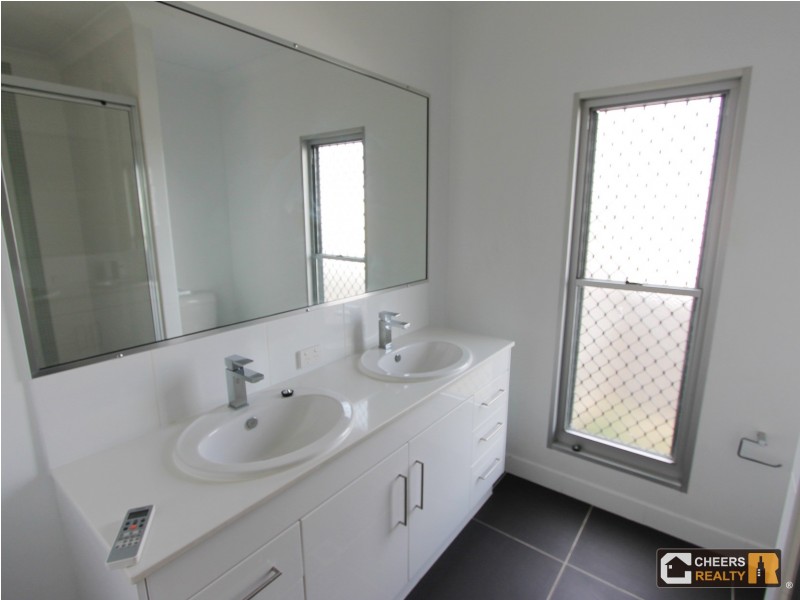 6 Carnarvon Parade, New Auckland QLD 4680