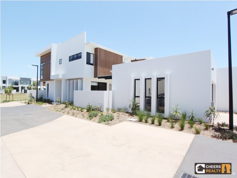 2 Mayfair Lane, Hope Island QLD 4212