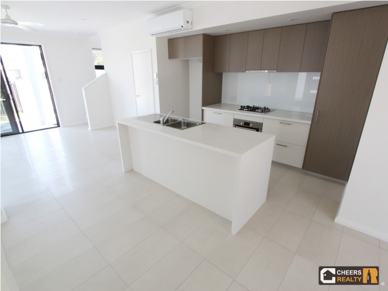 2 Mayfair Lane, Hope Island QLD 4212