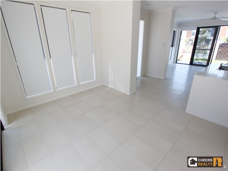 2 Mayfair Lane, Hope Island QLD 4212