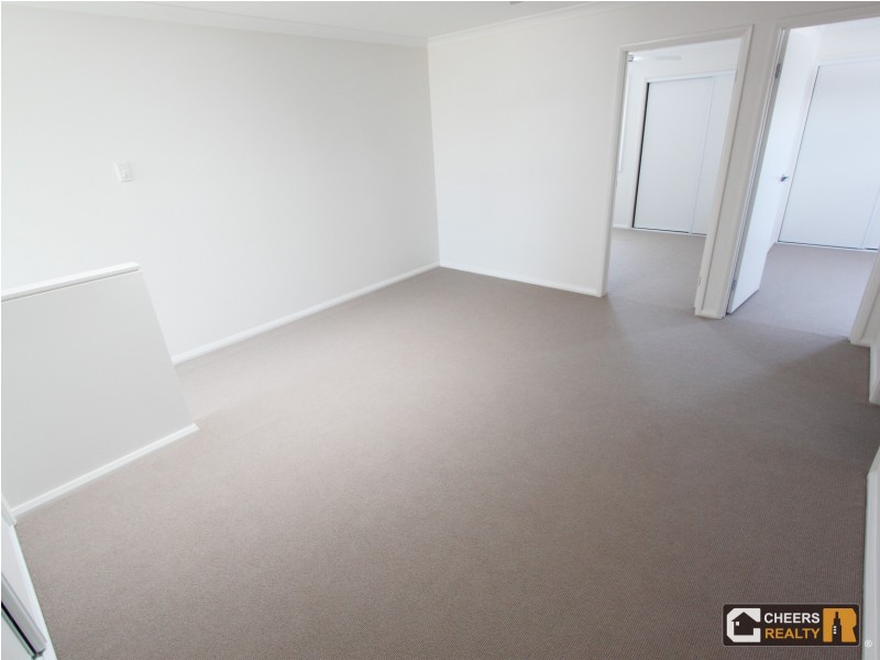 2 Mayfair Lane, Hope Island QLD 4212