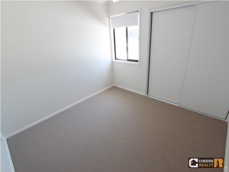 2 Mayfair Lane, Hope Island QLD 4212