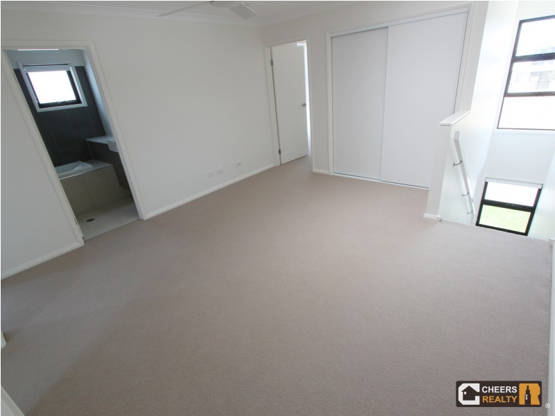 2 Mayfair Lane, Hope Island QLD 4212