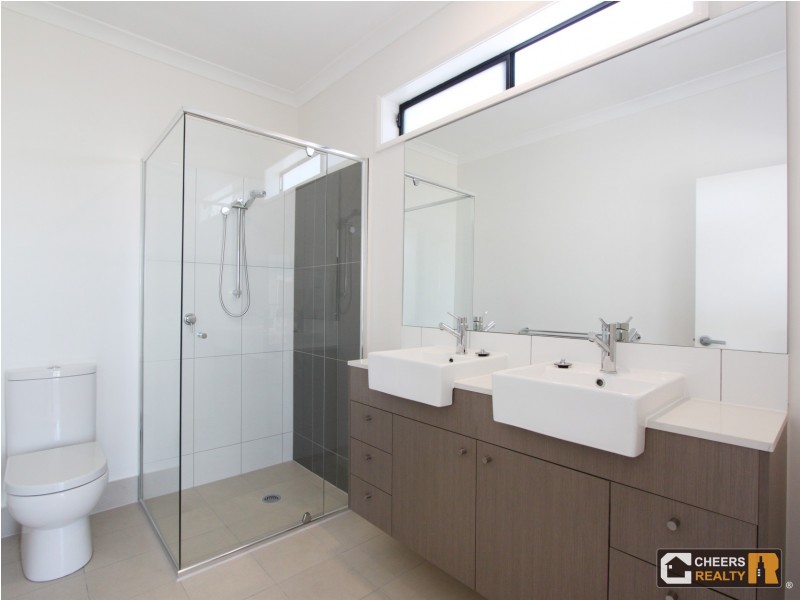 2 Mayfair Lane, Hope Island QLD 4212