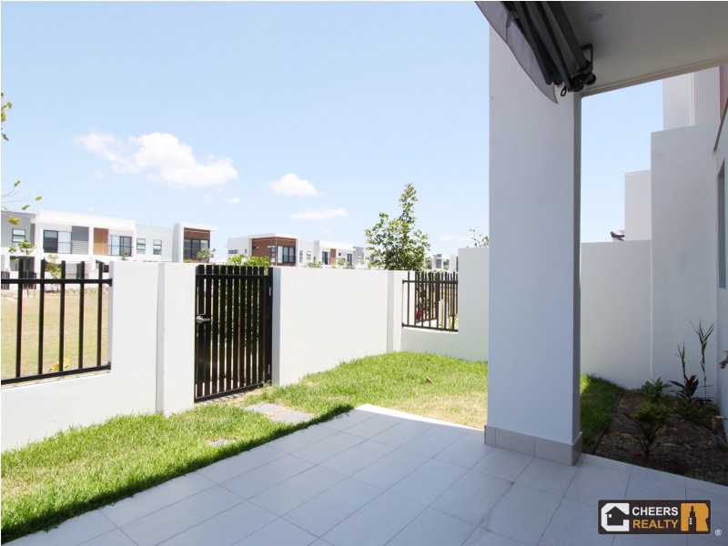 2 Mayfair Lane, Hope Island QLD 4212