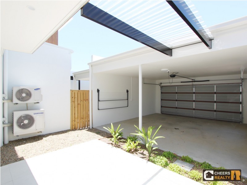 2 Mayfair Lane, Hope Island QLD 4212