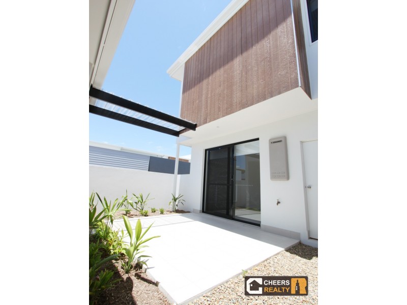 2 Mayfair Lane, Hope Island QLD 4212