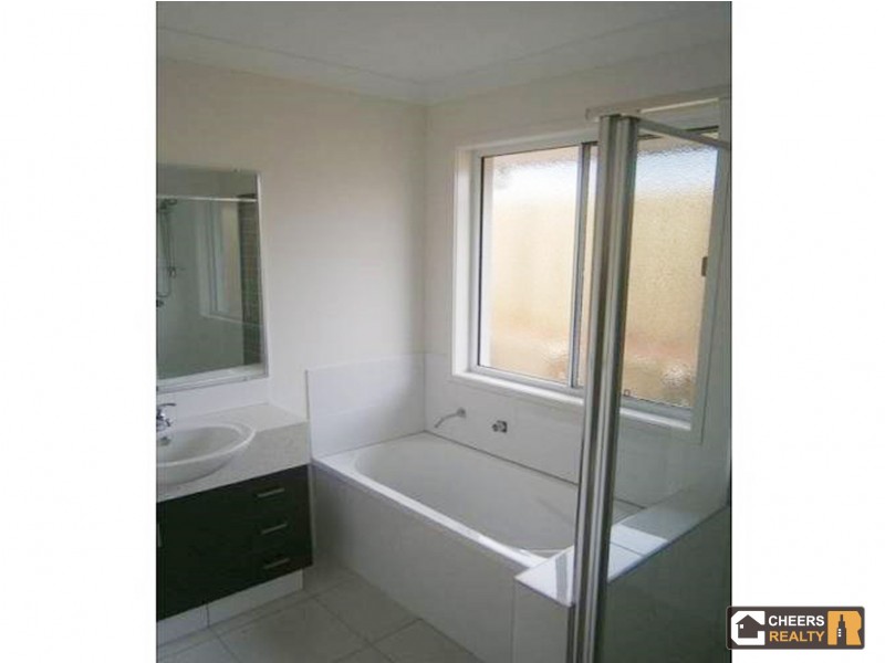 9 Brindabella Parade, New Auckland QLD 4680