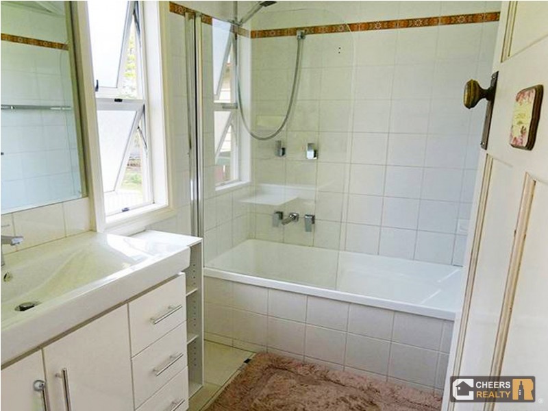 50 Keeling Street (Upstairs), Coopers Plains QLD 4108