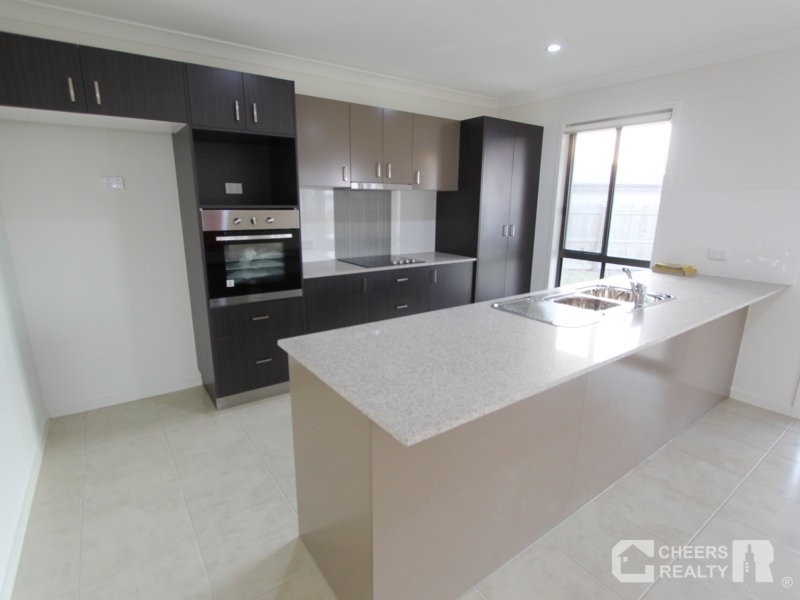 4 Deveney Dr., Kirkwood QLD 4680