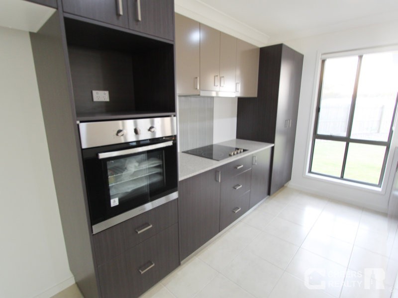 4 Deveney Dr., Kirkwood QLD 4680