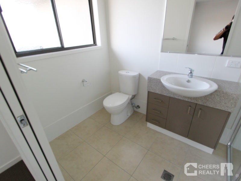 4 Deveney Dr., Kirkwood QLD 4680