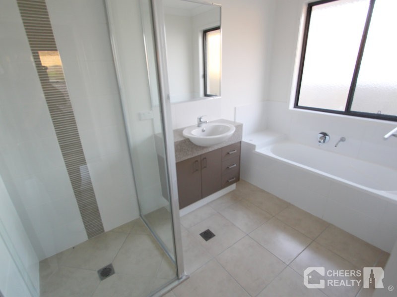 4 Deveney Dr., Kirkwood QLD 4680