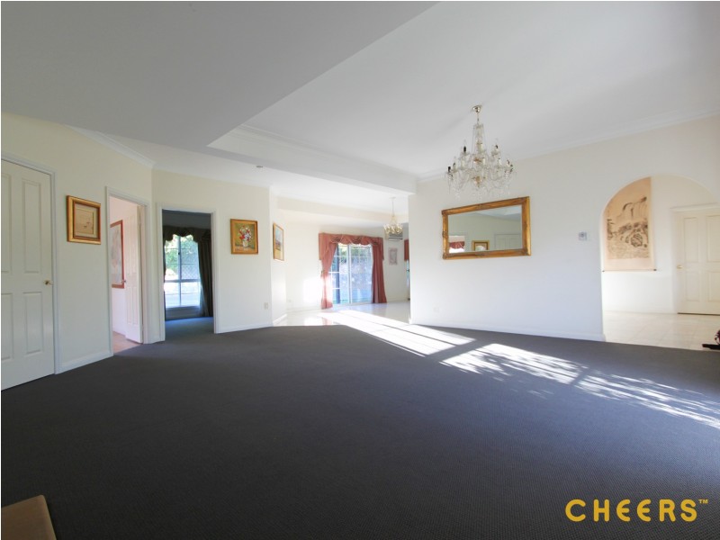 18 Lindfield Circuit, Robertson QLD 4109