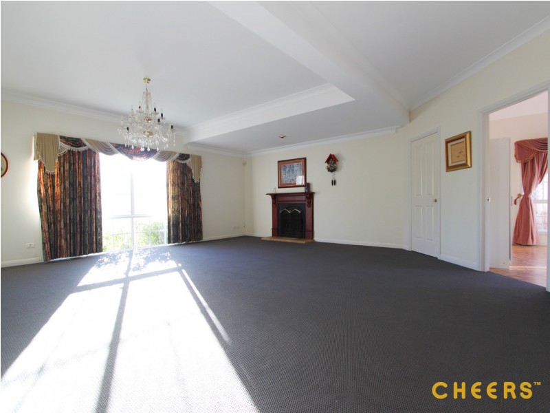 18 Lindfield Circuit, Robertson QLD 4109