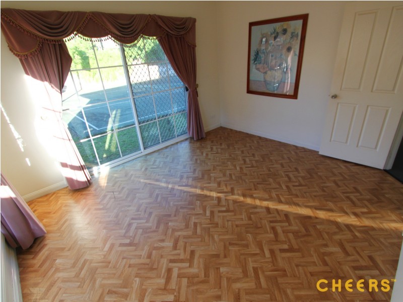 18 Lindfield Circuit, Robertson QLD 4109