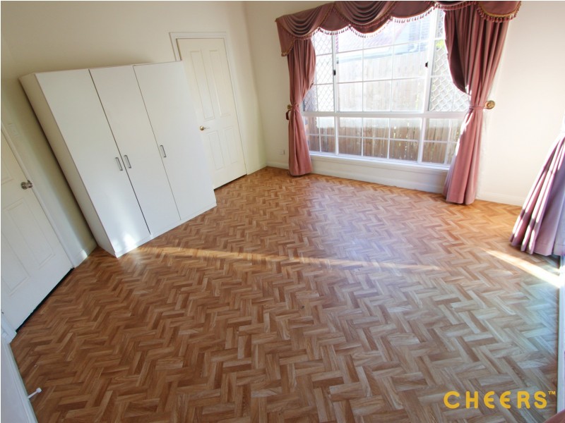 18 Lindfield Circuit, Robertson QLD 4109
