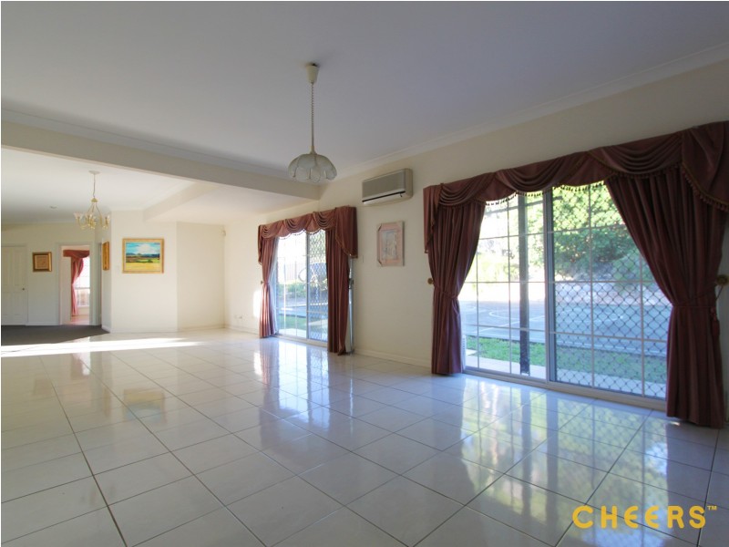 18 Lindfield Circuit, Robertson QLD 4109