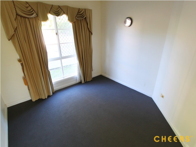 18 Lindfield Circuit, Robertson QLD 4109