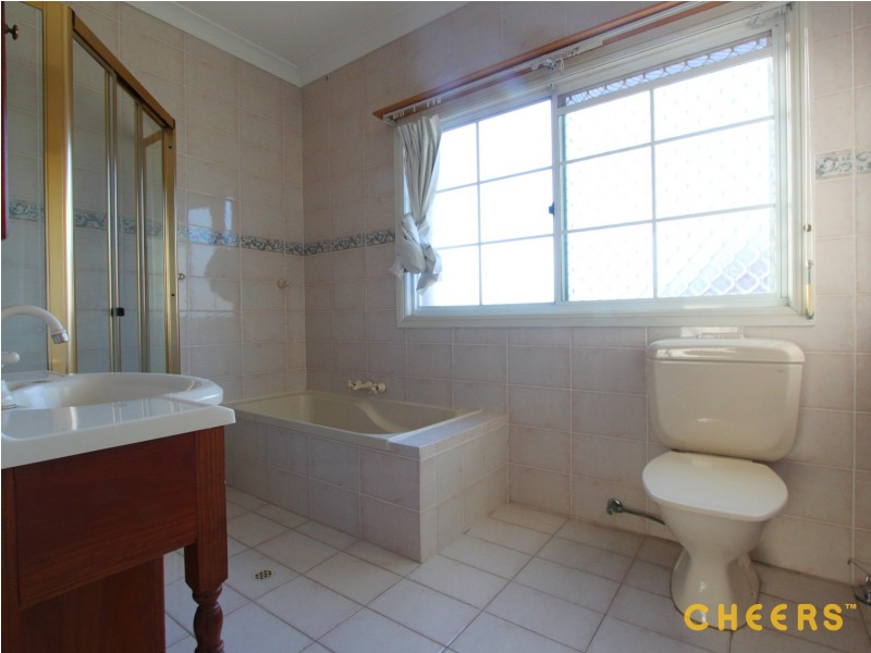 18 Lindfield Circuit, Robertson QLD 4109