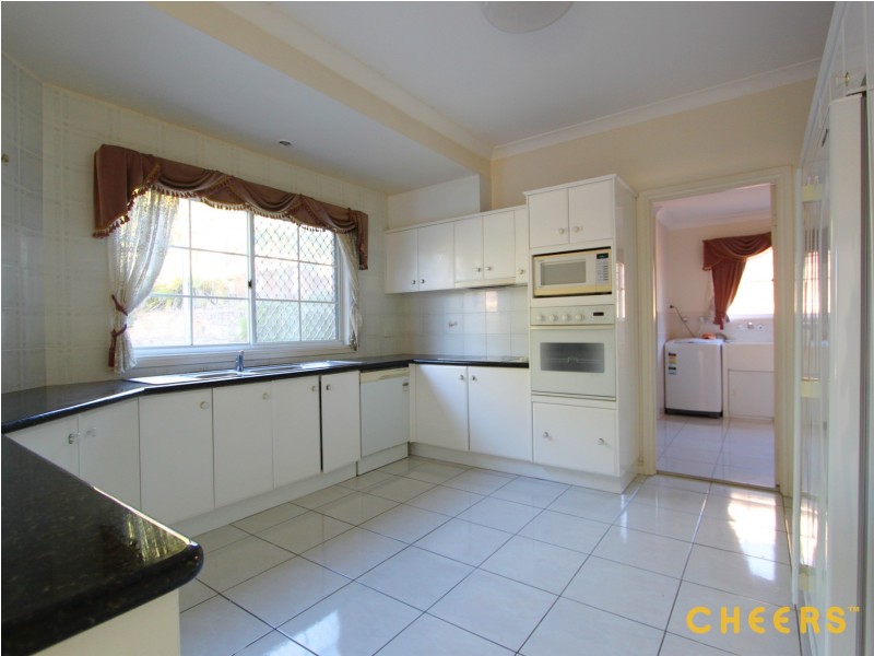 18 Lindfield Circuit, Robertson QLD 4109
