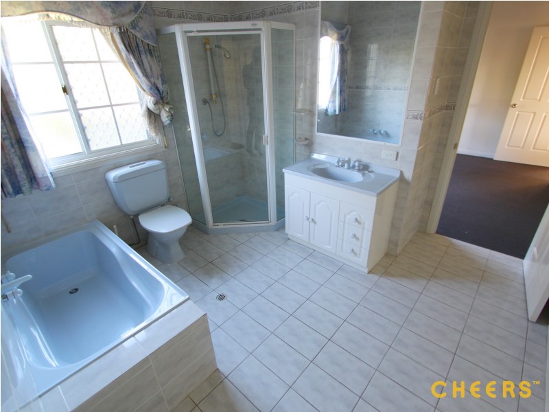 18 Lindfield Circuit, Robertson QLD 4109